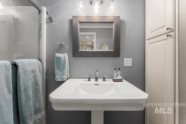 7061 N Penncross Way, Meridian, ID 83646