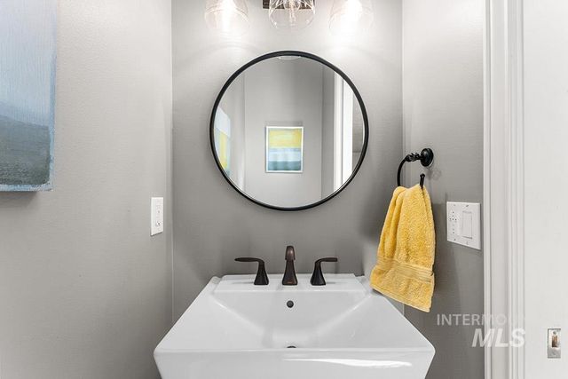 7061 N Penncross Way, Meridian, ID 83646