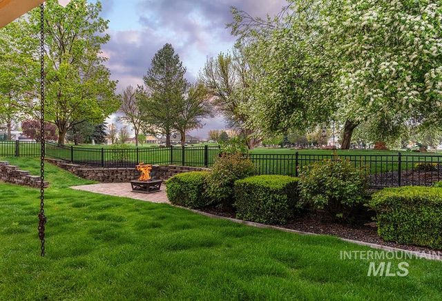 7061 N Penncross Way, Meridian, ID 83646