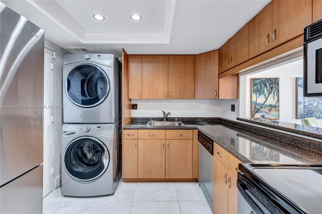 3180 S Ocean Dr 217, Hallandale Beach, FL 33009