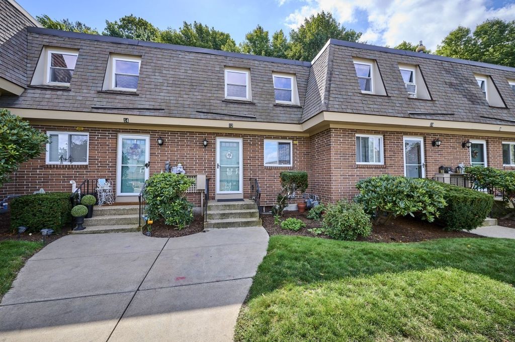 12 Walcott Valley Drive 12, Hopkinton, MA 01748