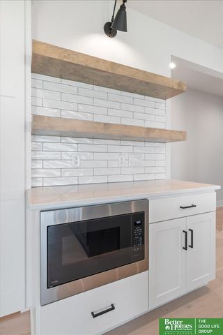 5602 N 213th Avenue, Elkhorn, NE 68022