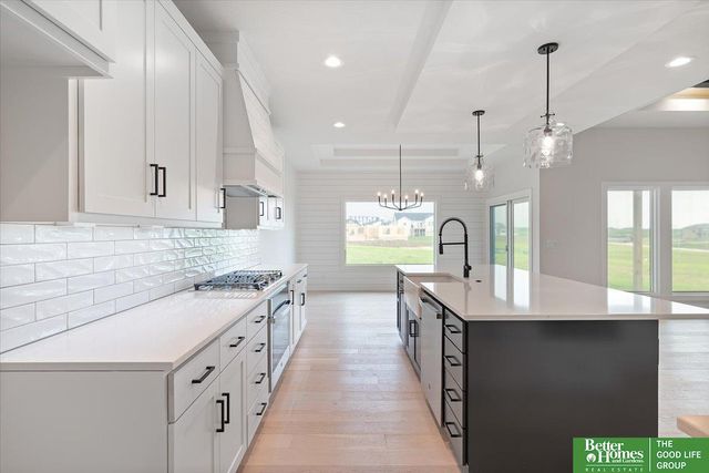 5602 N 213th Avenue, Elkhorn, NE 68022