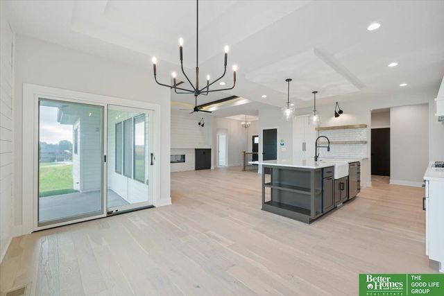 5602 N 213th Avenue, Elkhorn, NE 68022