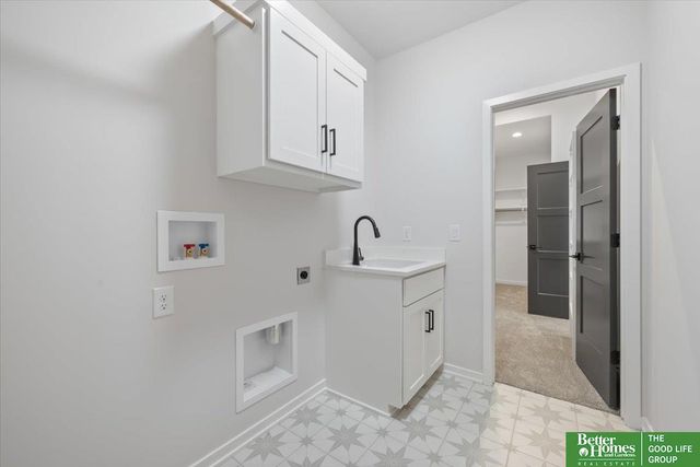 5602 N 213th Avenue, Elkhorn, NE 68022