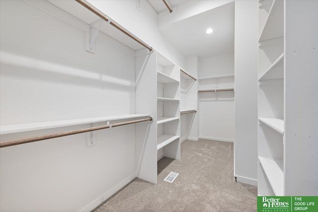 5602 N 213th Avenue, Elkhorn, NE 68022