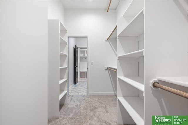 5602 N 213th Avenue, Elkhorn, NE 68022