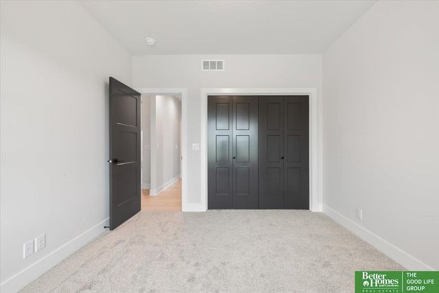 5602 N 213th Avenue, Elkhorn, NE 68022