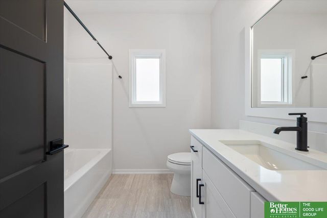 5602 N 213th Avenue, Elkhorn, NE 68022