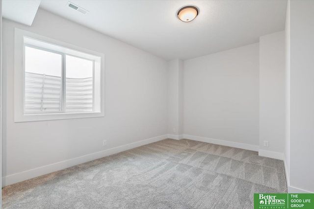 5602 N 213th Avenue, Elkhorn, NE 68022