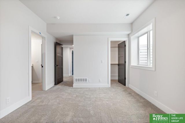 5602 N 213th Avenue, Elkhorn, NE 68022