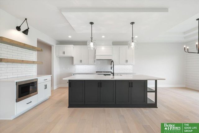 5602 N 213th Avenue, Elkhorn, NE 68022