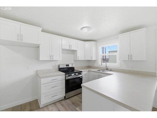 1603 Nw ADAMS St, Mc Minnville, OR 97128