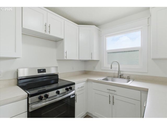1603 Nw ADAMS St, Mc Minnville, OR 97128