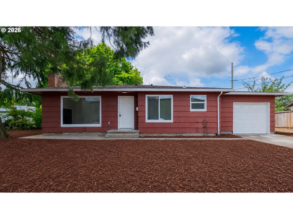 Image 1 of property listing at 1603 Nw ADAMS St, Mc Minnville, OR 97128