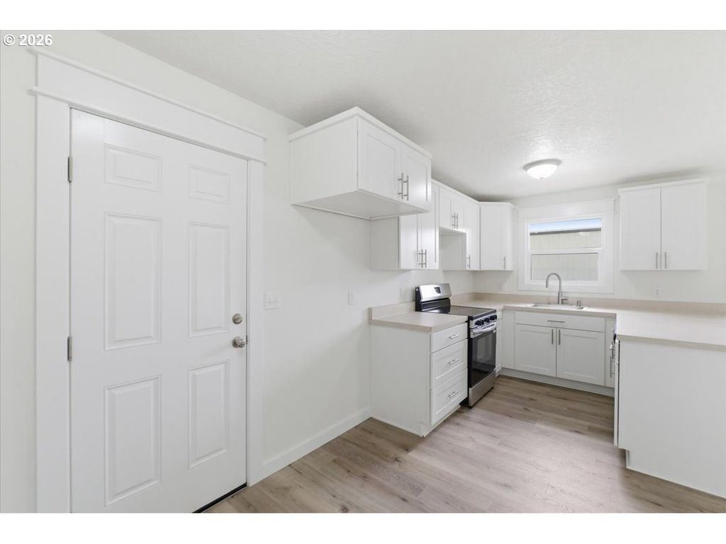 Image 16 of property listing at 1603 Nw ADAMS St, Mc Minnville, OR 97128
