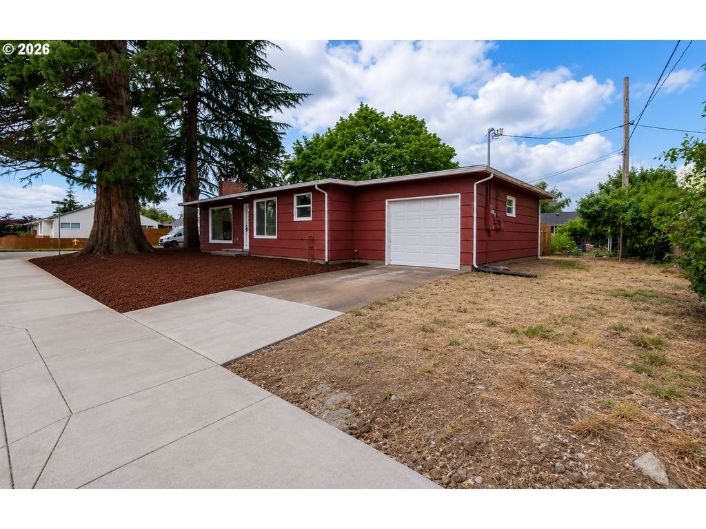 Image 2 of property listing at 1603 Nw ADAMS St, Mc Minnville, OR 97128