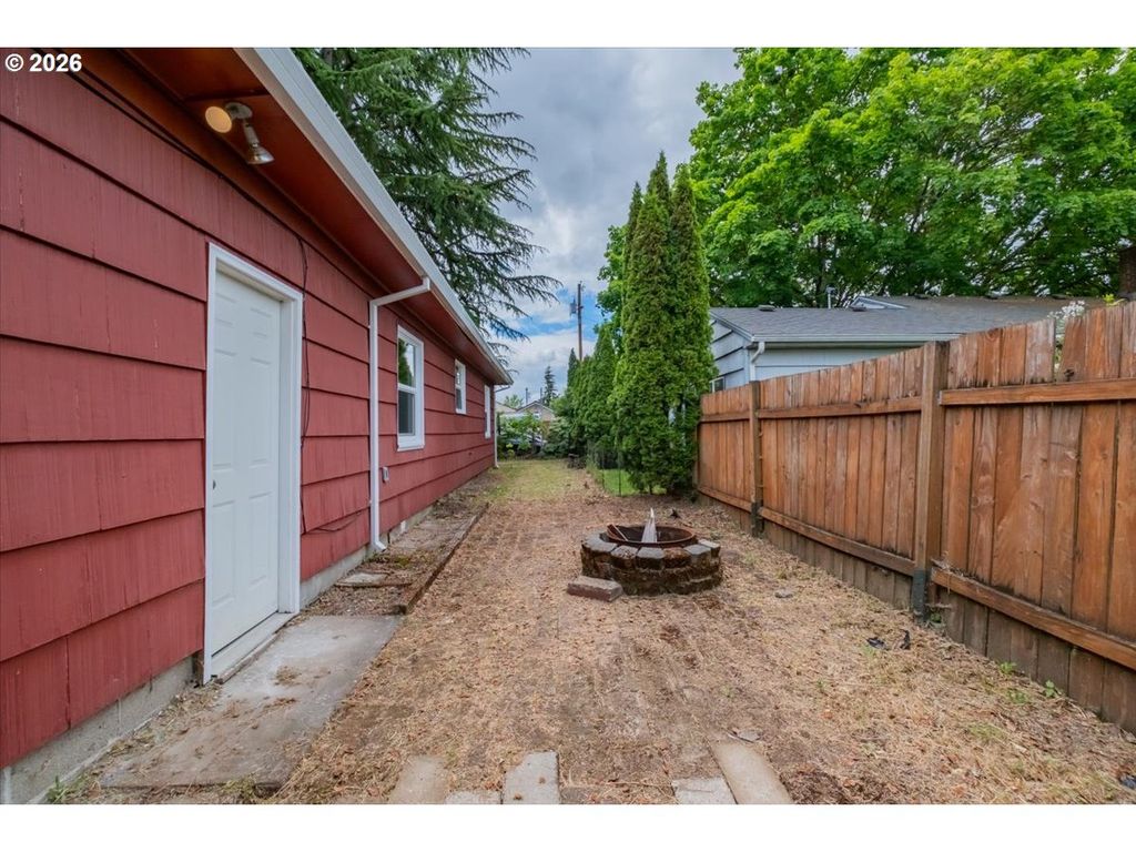 Image 35 of property listing at 1603 Nw ADAMS St, Mc Minnville, OR 97128
