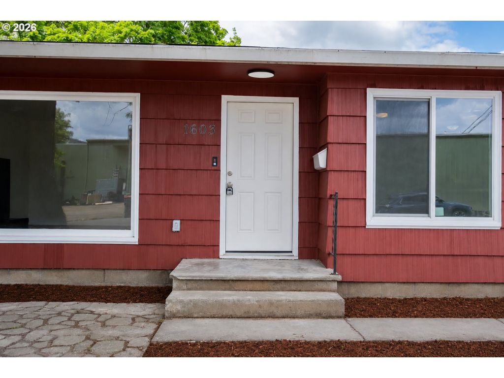 Image 4 of property listing at 1603 Nw ADAMS St, Mc Minnville, OR 97128