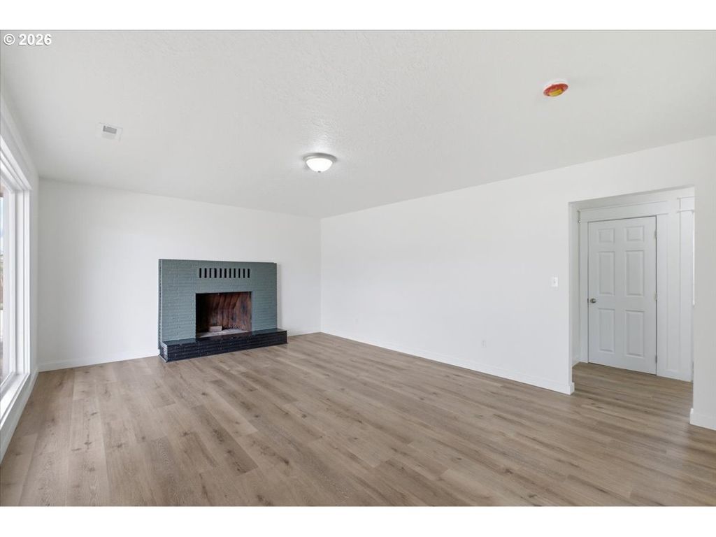 Image 5 of property listing at 1603 Nw ADAMS St, Mc Minnville, OR 97128