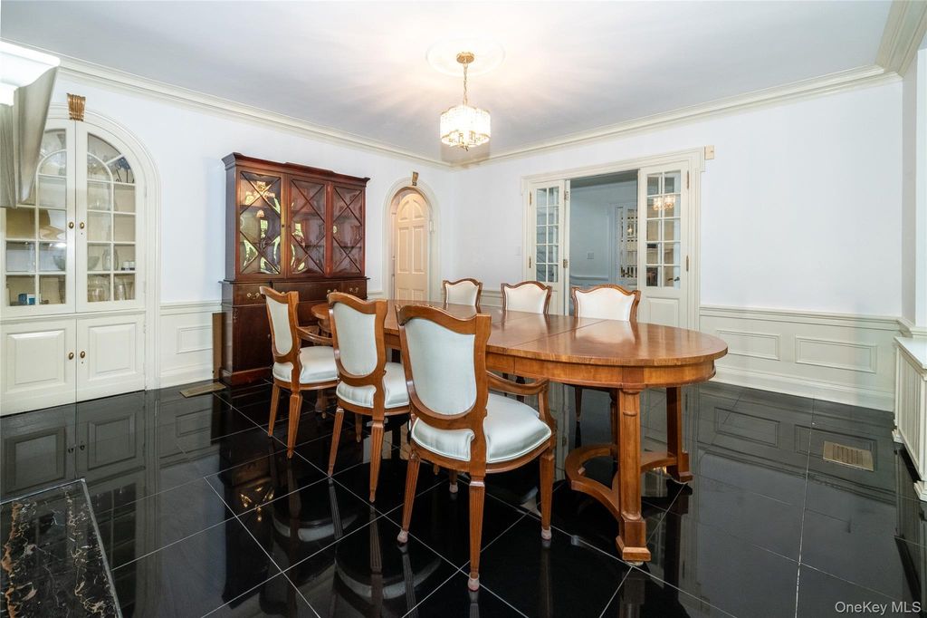 209 Beechmont Drive, New Rochelle, NY 10804 — photo 4