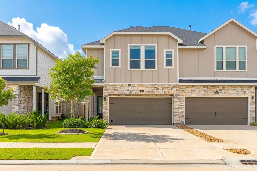 5634 Amber Brook Lane, Fulshear, TX 77441
