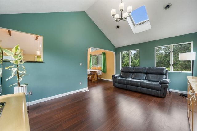 7 Cedar St, Ashland, MA 01721