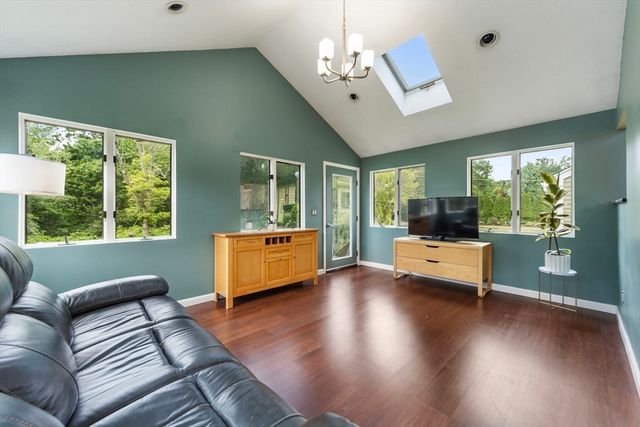 7 Cedar St, Ashland, MA 01721