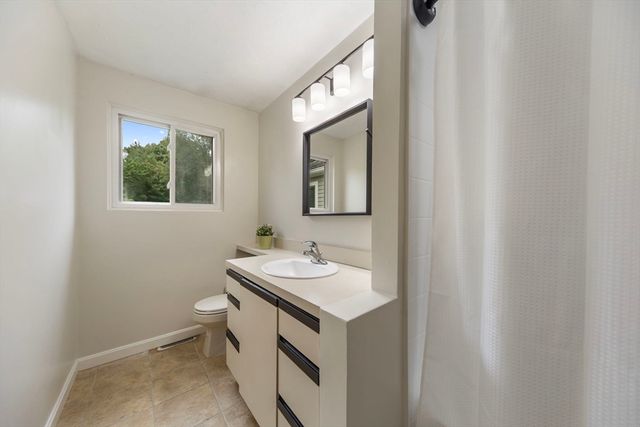 7 Cedar St, Ashland, MA 01721