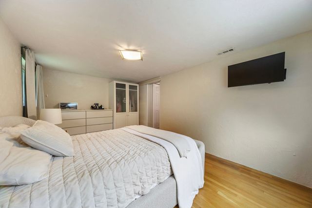 7 Cedar St, Ashland, MA 01721
