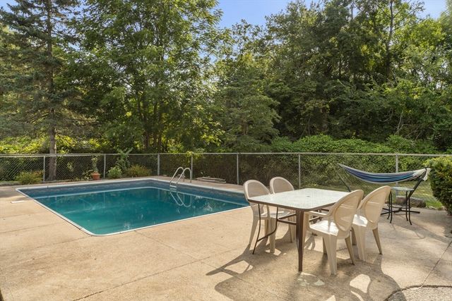 7 Cedar St, Ashland, MA 01721