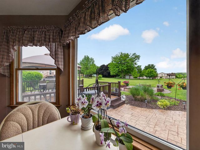 853 LAHR RD, Nazareth, PA 18064