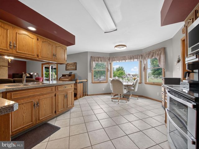 853 LAHR RD, Nazareth, PA 18064
