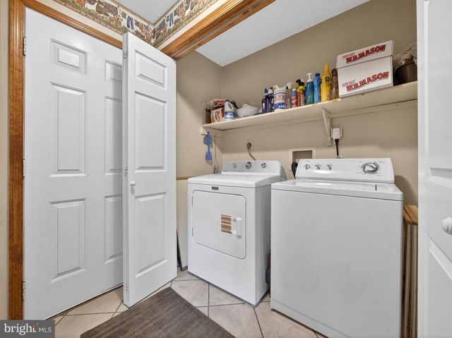 853 LAHR RD, Nazareth, PA 18064