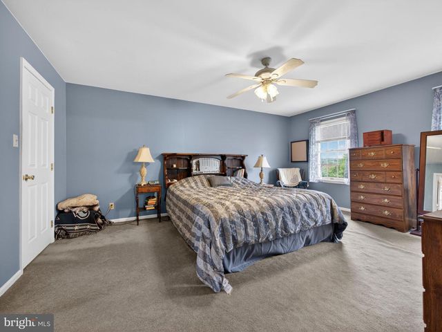 853 LAHR RD, Nazareth, PA 18064