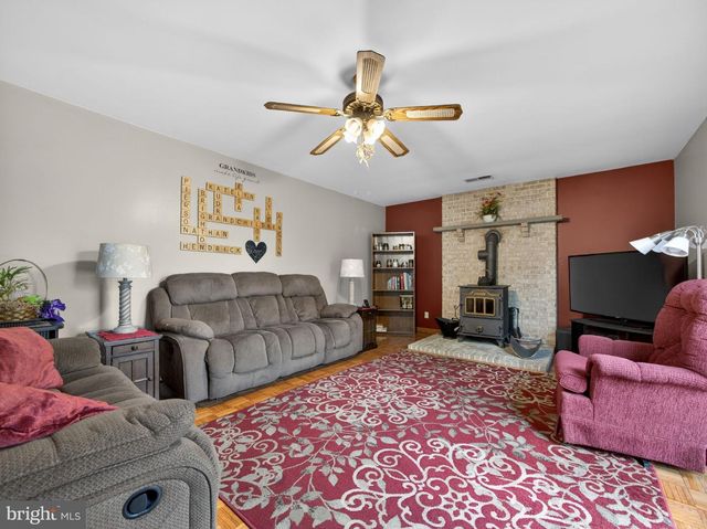 853 LAHR RD, Nazareth, PA 18064