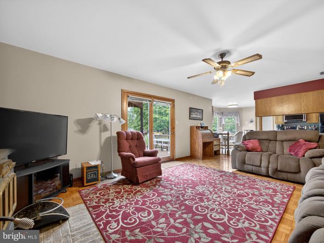 853 LAHR RD, Nazareth, PA 18064