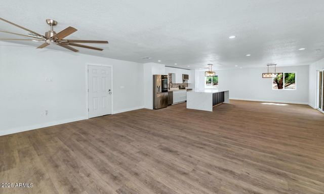 43839 N 12TH Street, New River, AZ 85087
