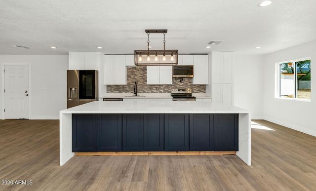 43839 N 12TH Street, New River, AZ 85087
