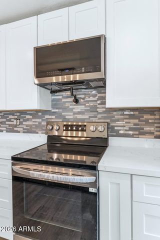 43839 N 12TH Street, New River, AZ 85087