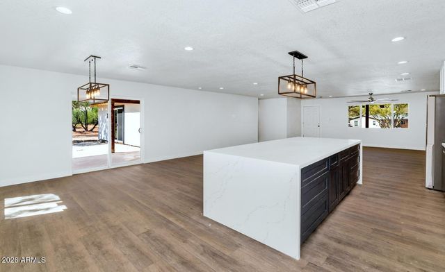 43839 N 12TH Street, New River, AZ 85087