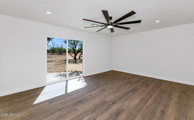 43839 N 12TH Street, New River, AZ 85087