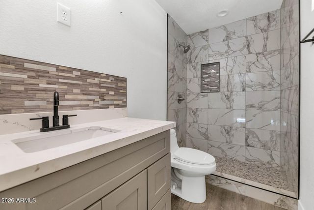 43839 N 12TH Street, New River, AZ 85087