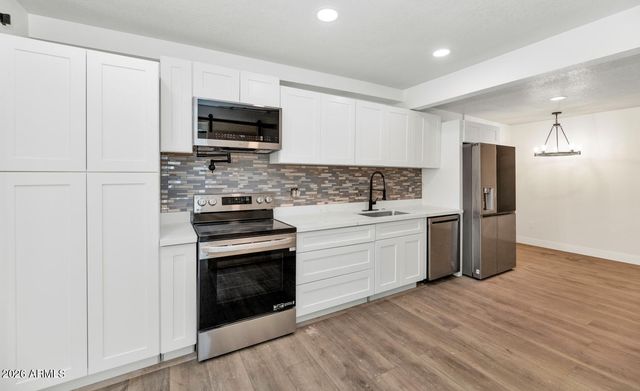 43839 N 12TH Street, New River, AZ 85087