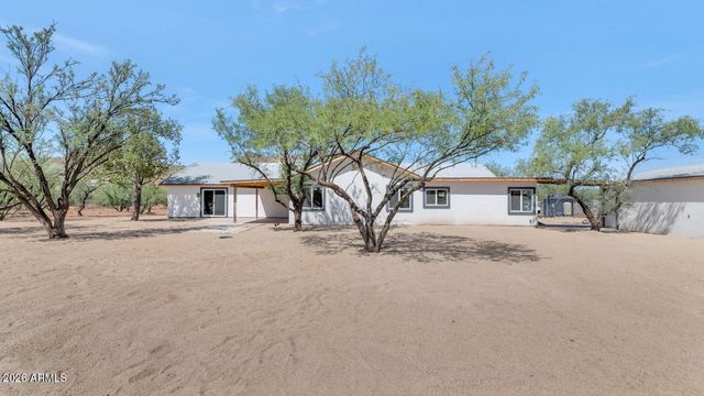 43839 N 12TH Street, New River, AZ 85087