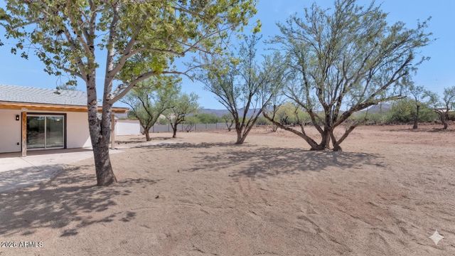 43839 N 12TH Street, New River, AZ 85087