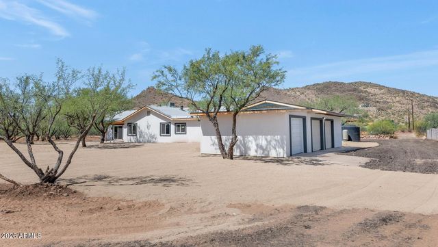 43839 N 12TH Street, New River, AZ 85087