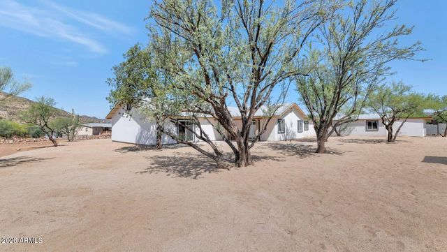 43839 N 12TH Street, New River, AZ 85087