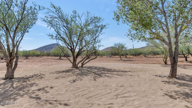 43839 N 12TH Street, New River, AZ 85087