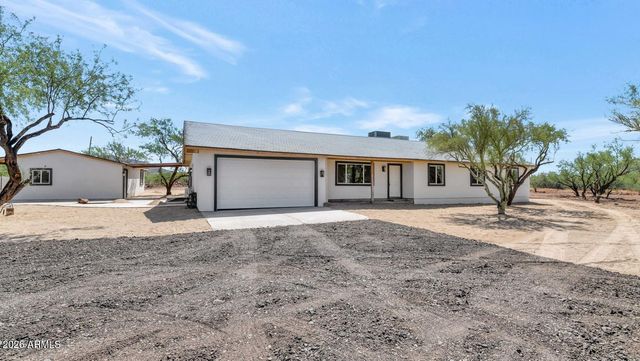 43839 N 12TH Street, New River, AZ 85087